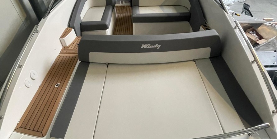 Windy 32 Grand Tornado