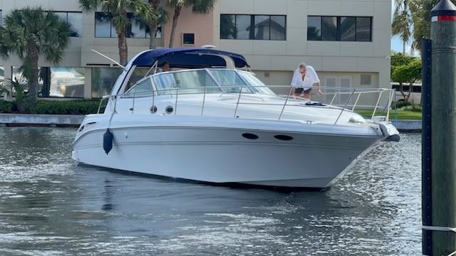 Sea Ray 410 Express Cruiser