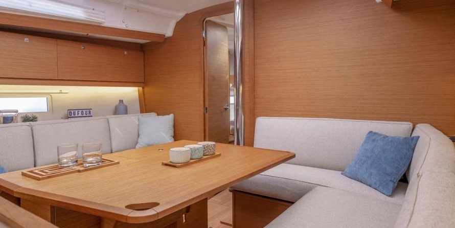 Dufour 390