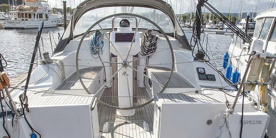 Hanse 325