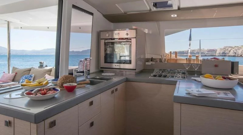 Fountaine Pajot Astrea 42