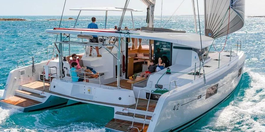 Lagoon 42 - 4 + 2 cab.