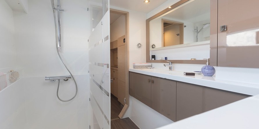 Fountaine Pajot Astréa 42