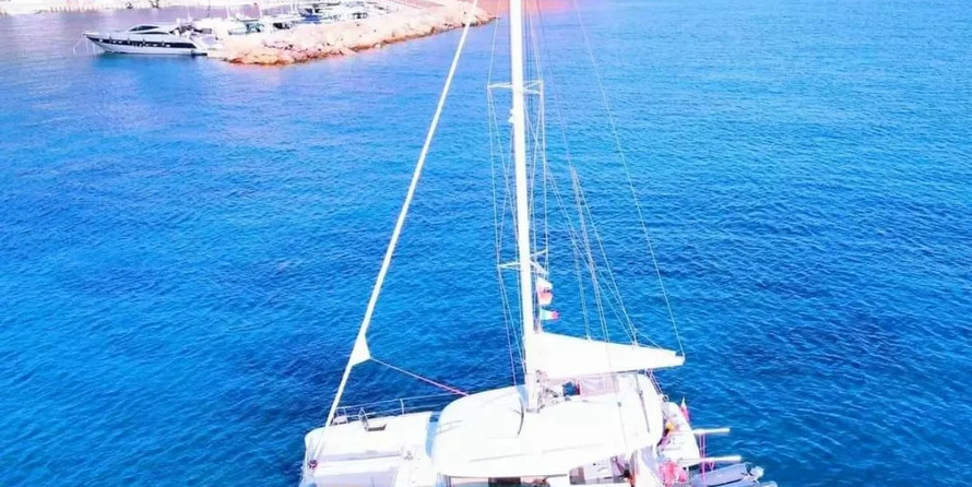 Lagoon 39