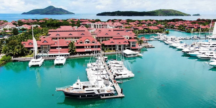 Lagoon 380 - 4 + 2 cab.