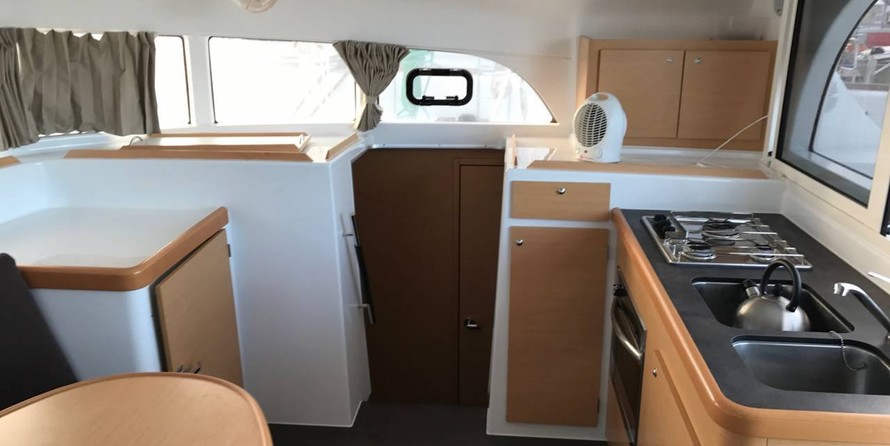 Lagoon 380 - 4 + 2 cab.