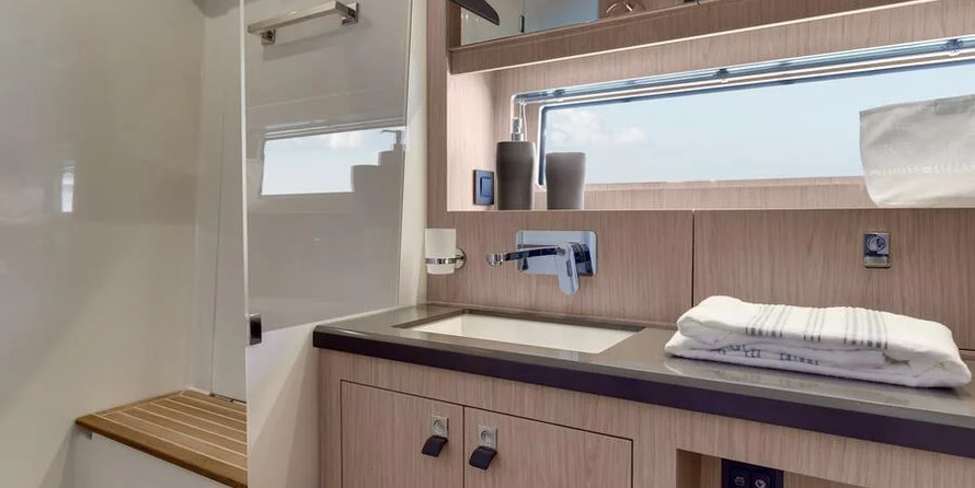 Beneteau Oceanis Yacht 62