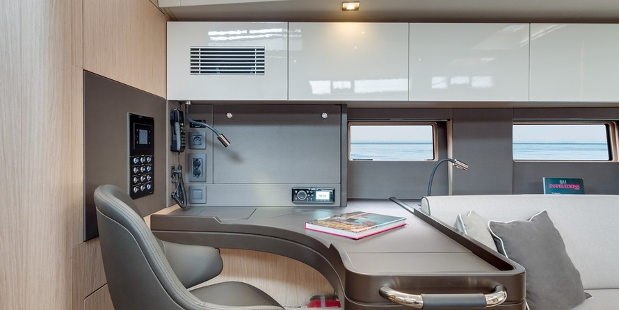 Beneteau Oceanis Yacht 62