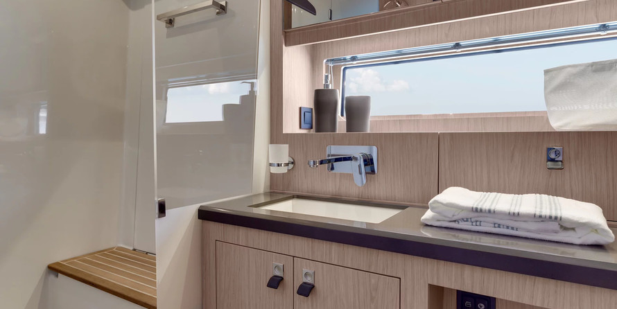 Beneteau Oceanis Yacht 62