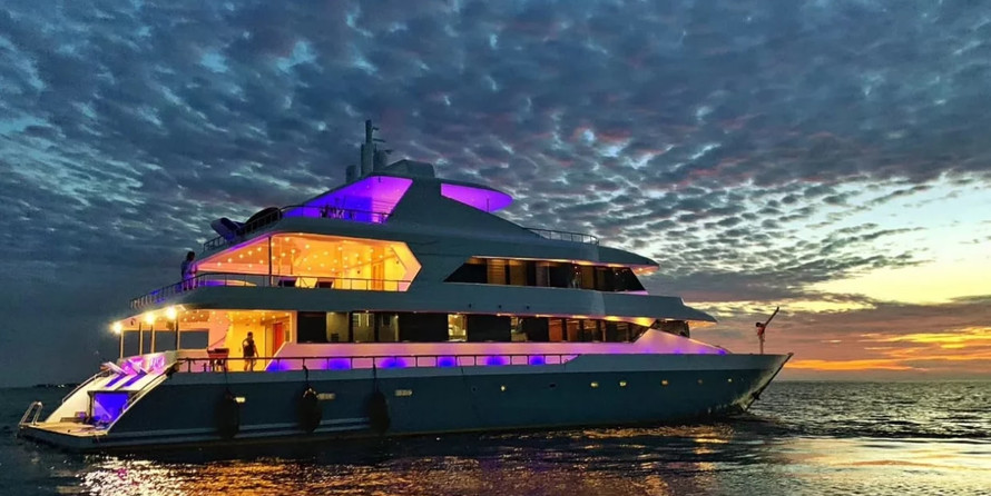 Motor yacht