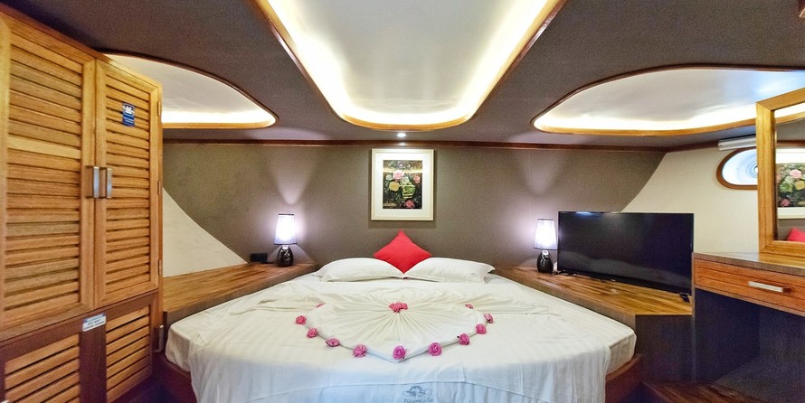 Motor yacht