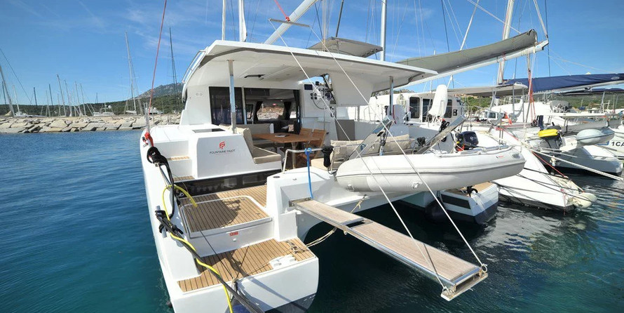Fountaine Pajot Lucia 40