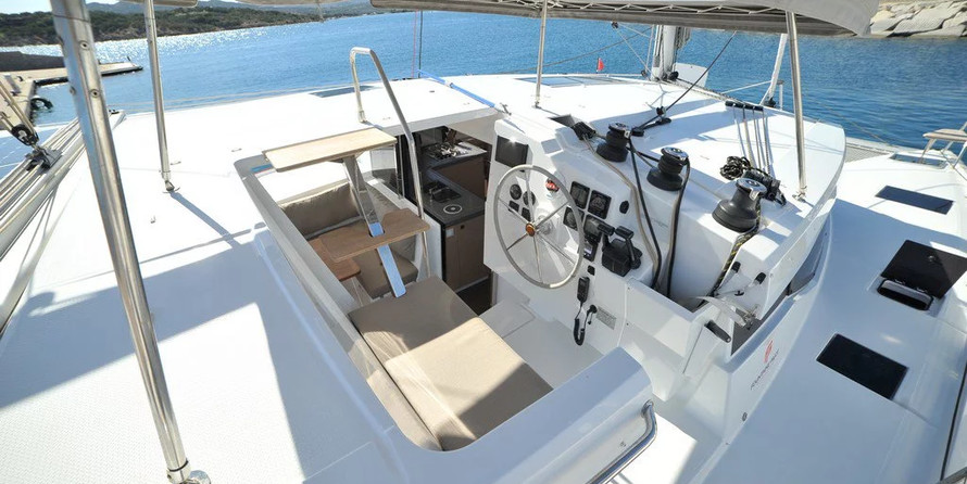 Fountaine Pajot Lucia 40