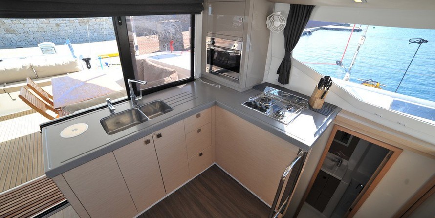 Fountaine Pajot Lucia 40