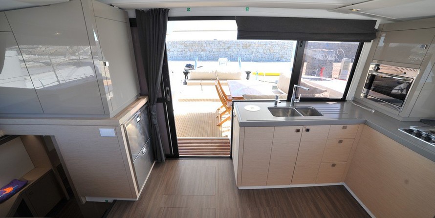 Fountaine Pajot Lucia 40