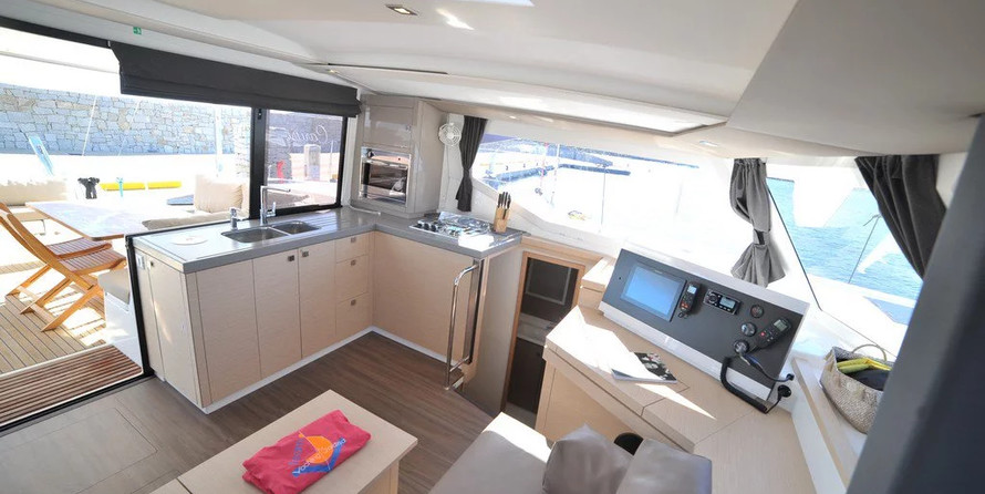 Fountaine Pajot Lucia 40