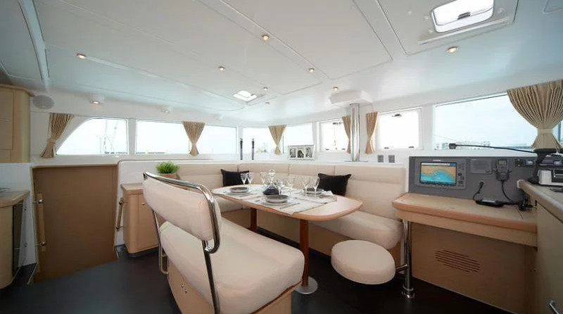 Lagoon 440 - 4 + 2 cab.