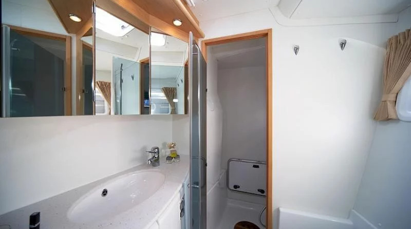 Lagoon 440 - 4 + 2 cab.