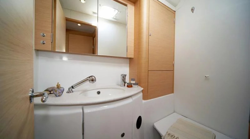 Lagoon 440 - 4 + 2 cab.