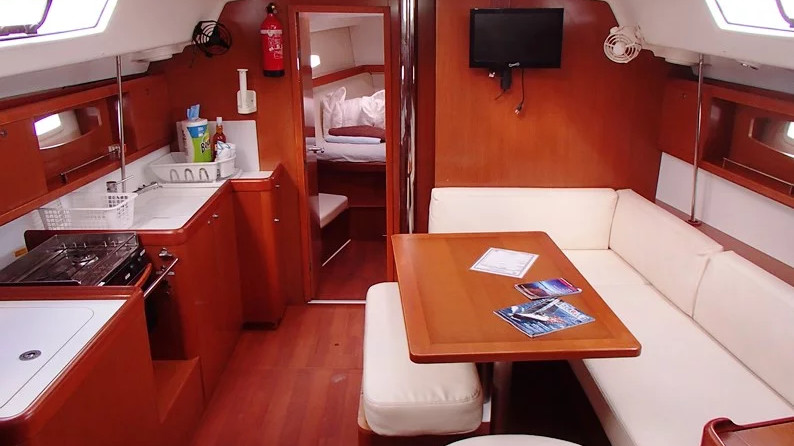 Beneteau Oceanis 43