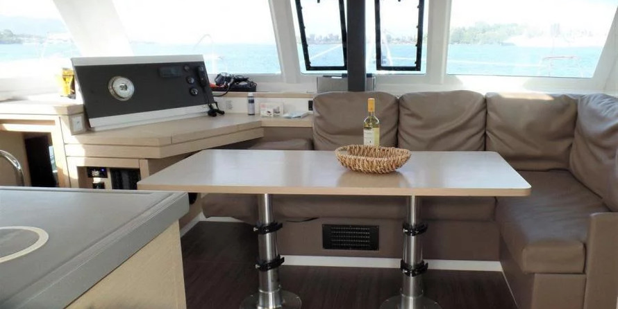 Fountaine Pajot Lucia 40