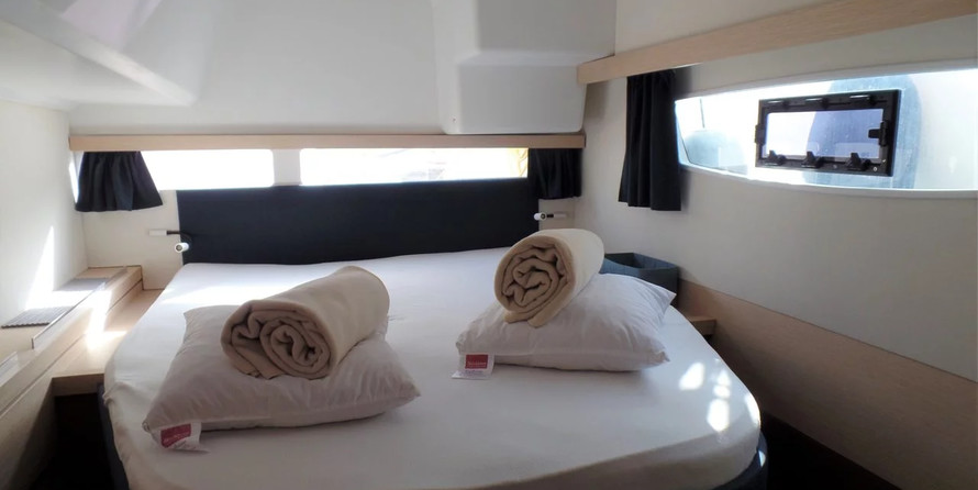 Fountaine Pajot Lucia 40