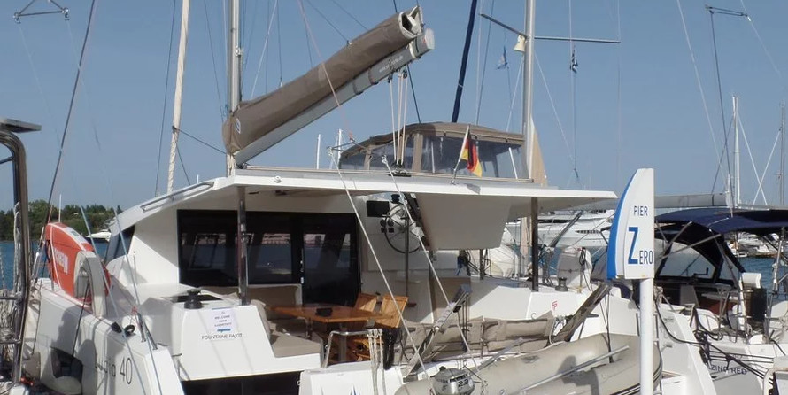 Fountaine Pajot Lucia 40