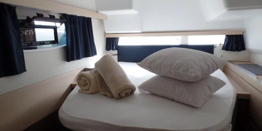 Fountaine Pajot Lucia 40