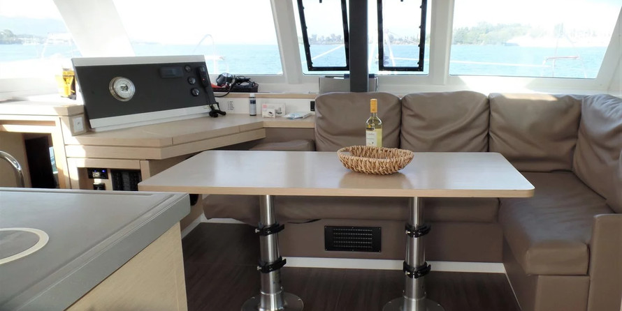 Fountaine Pajot Lucia 40