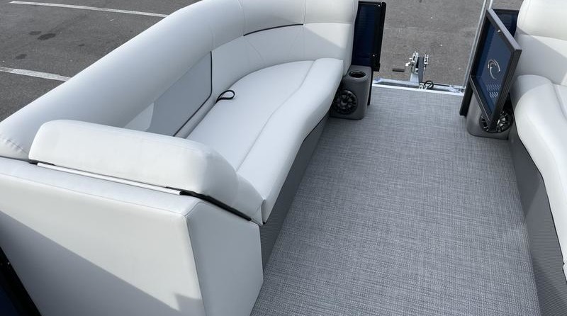 Larson LX 850 Classic SF