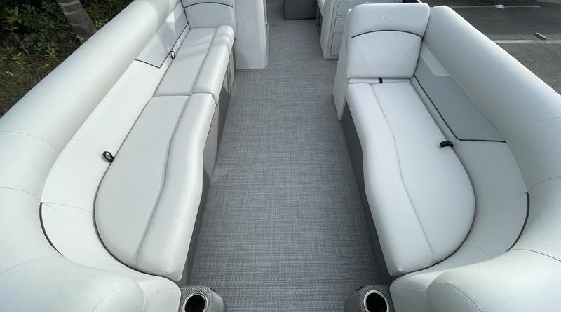 Larson LX 850 Classic SF