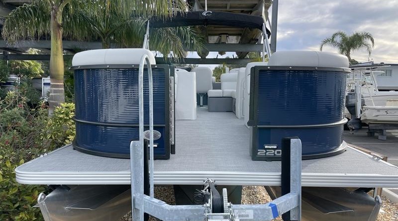 Larson LX 850 Classic SF