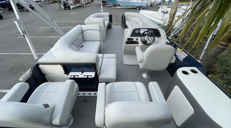 Larson LX 850 Classic SF