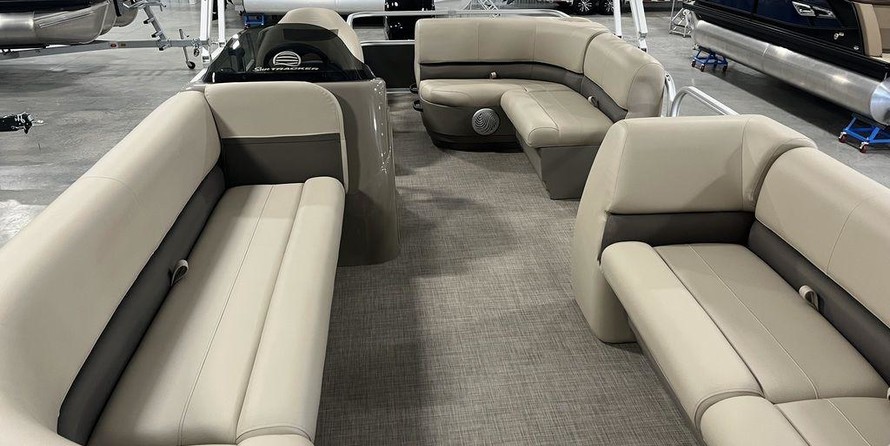 Sun Tracker Party Barge 18 DLX