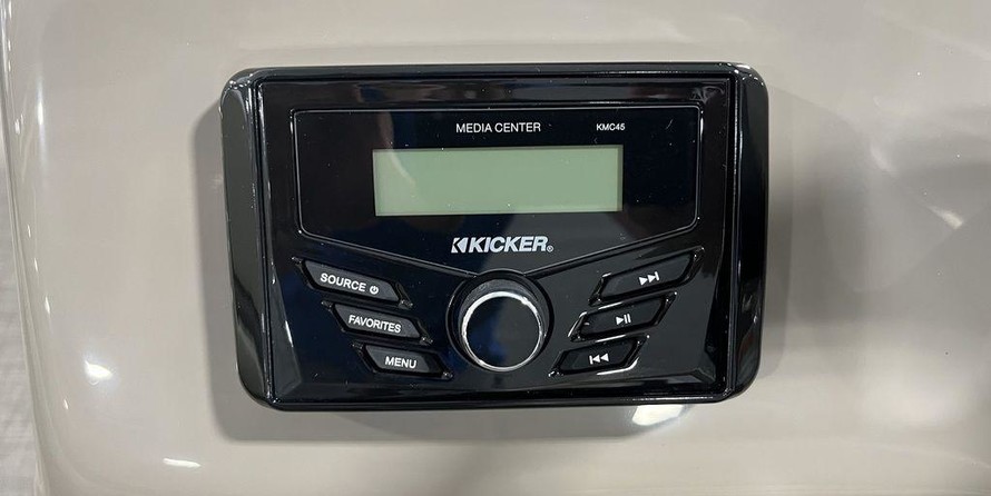 Sun Tracker Party Barge 18 DLX
