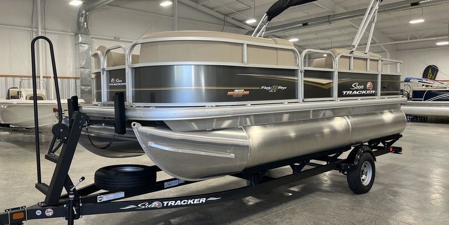 Sun Tracker Party Barge 18 DLX