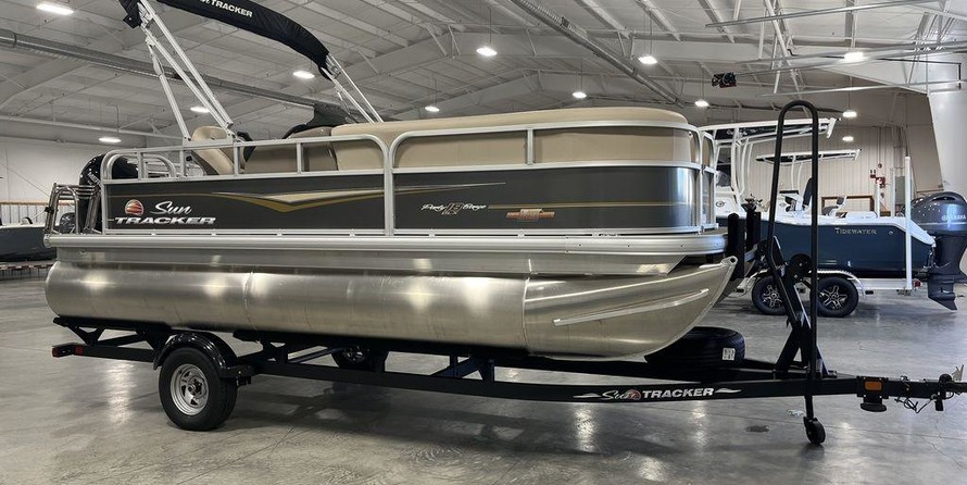 Sun Tracker Party Barge 18 DLX
