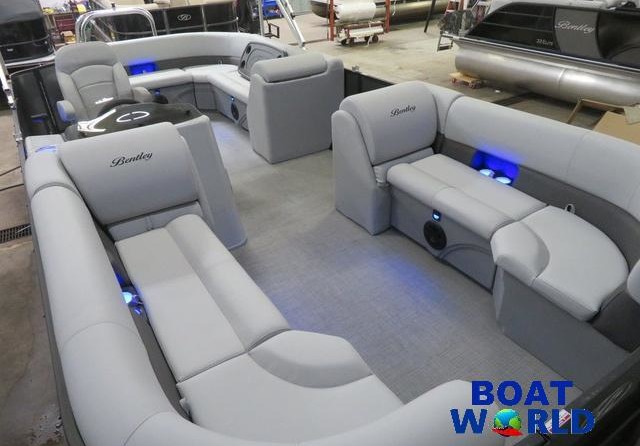 Bentley Pontoons 220 XL Cruise Pontoon & Honda 4-Stroke EFI