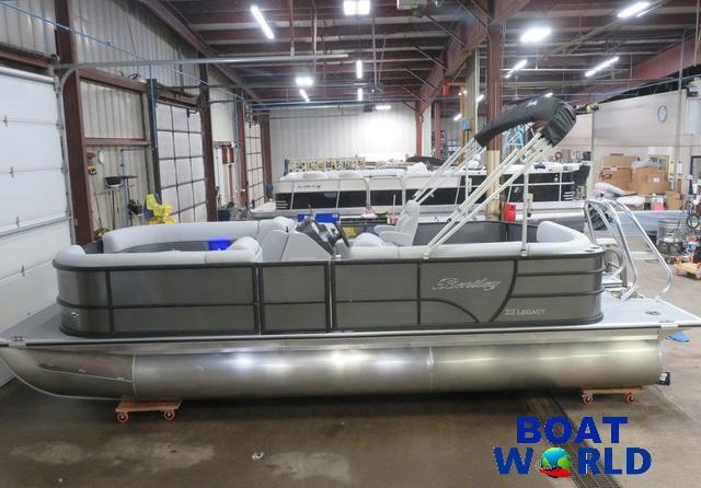 Bentley Pontoons 220 XL Cruise Pontoon & Honda 4-Stroke EFI