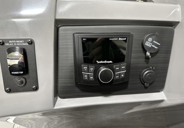 Bennington 22 LSB