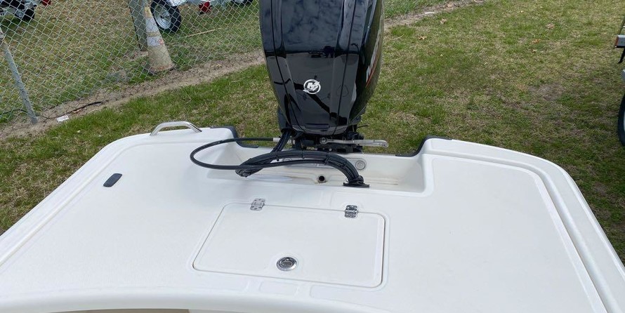 Mako Pro Skiff 17 CC