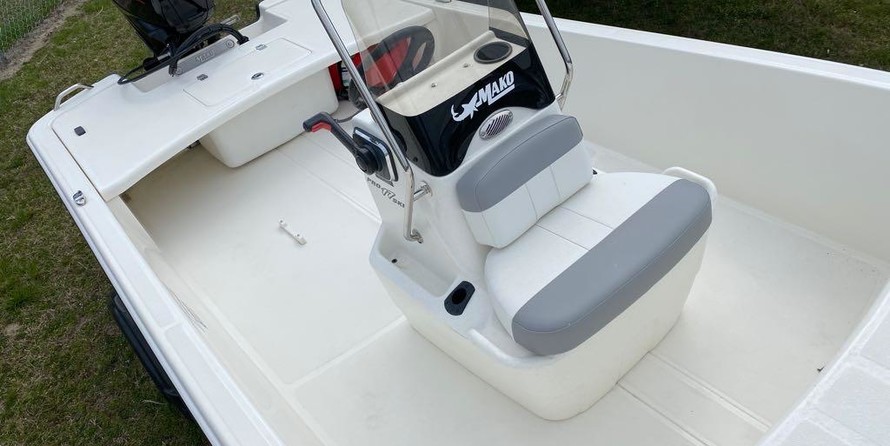 Mako Pro Skiff 17 CC