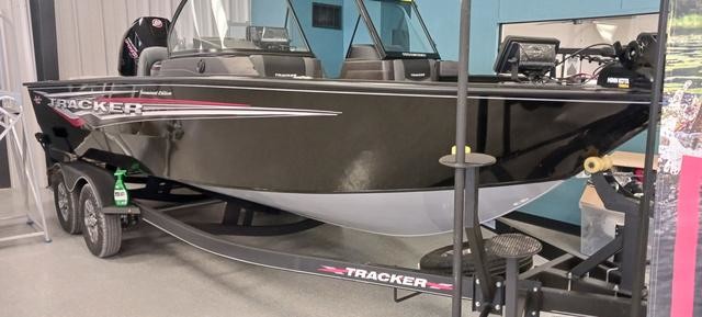 Tracker Targa V-19 WT