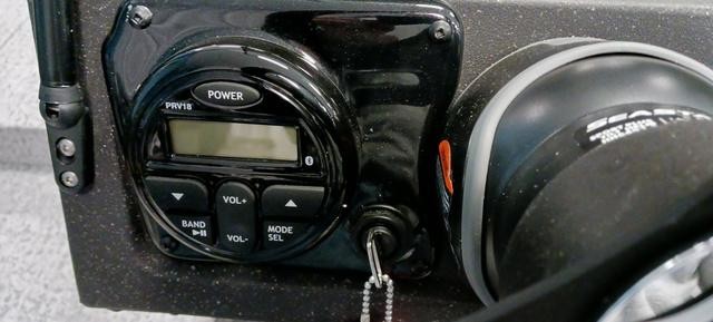 Tracker Targa V-19 WT