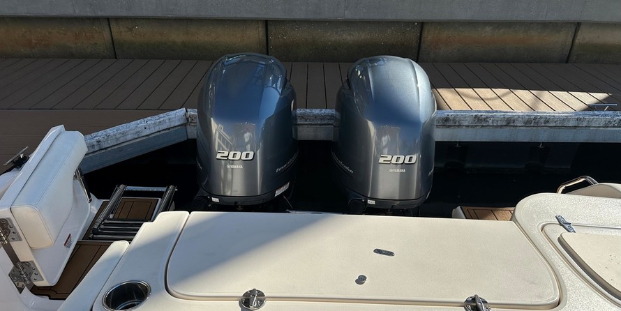 Grady-White Freedom 275