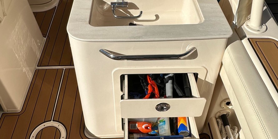 Grady-White Freedom 275