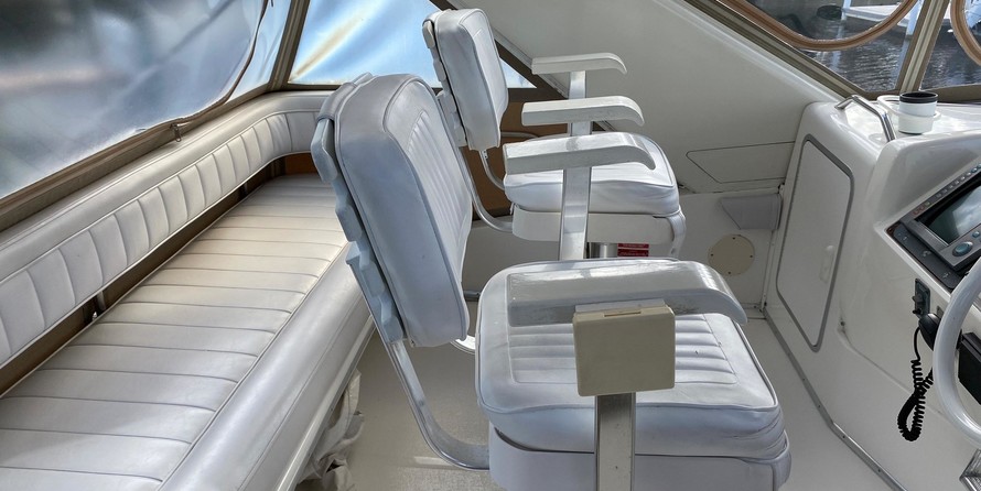 Sea ray 500 db sedan bridge