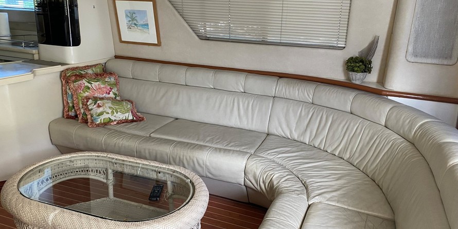 Sea ray 500 db sedan bridge