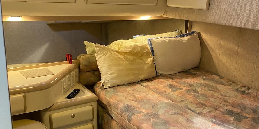 Sea ray 500 db sedan bridge