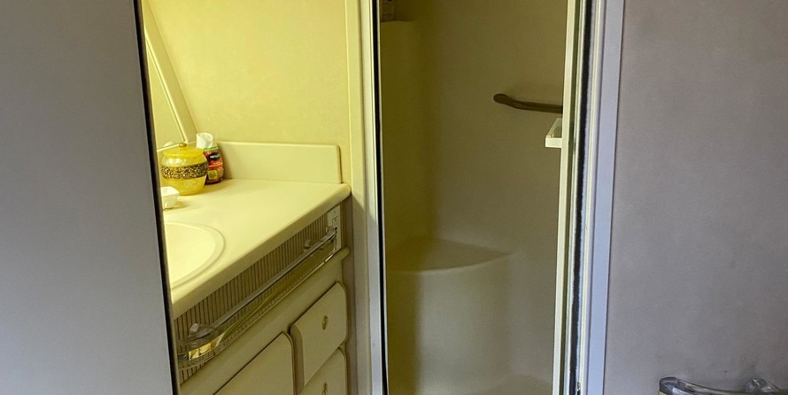 Sea ray 500 db sedan bridge